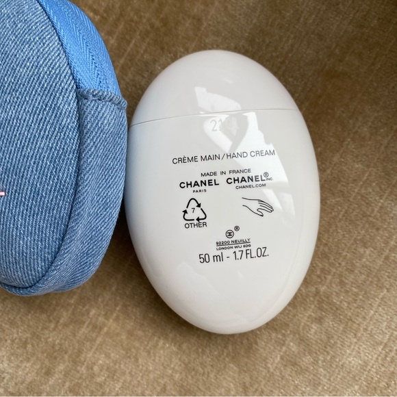 CHANEL LA CRÈME MAIN Nourish Denim Hand Cream - Picture 6 of 9